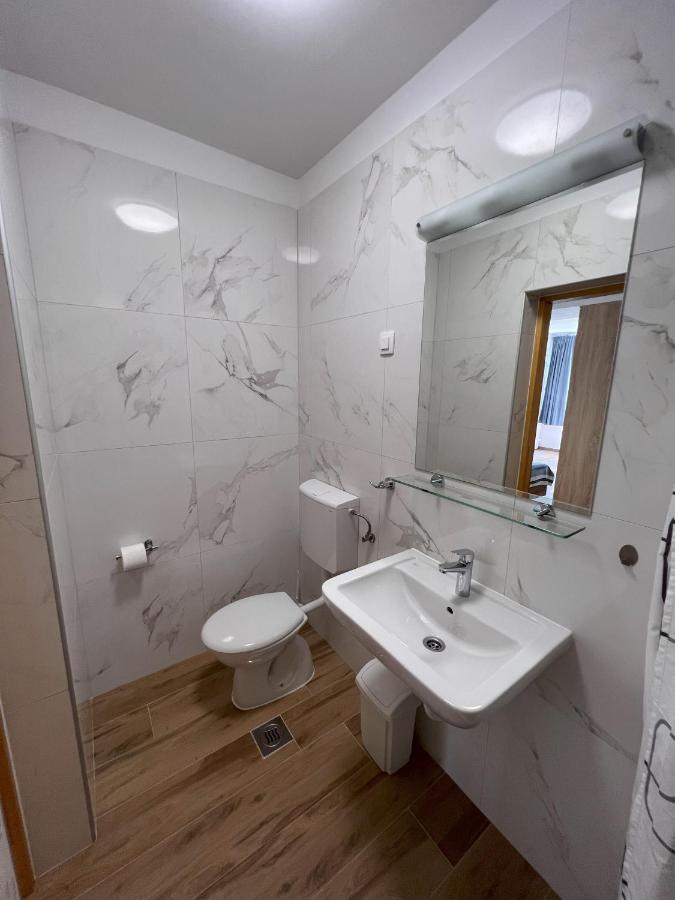 Apartmani Palme Funtana Exterior foto