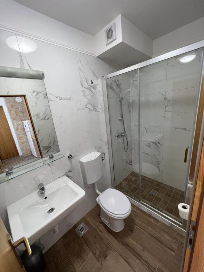 Apartmani Palme Funtana Exterior foto