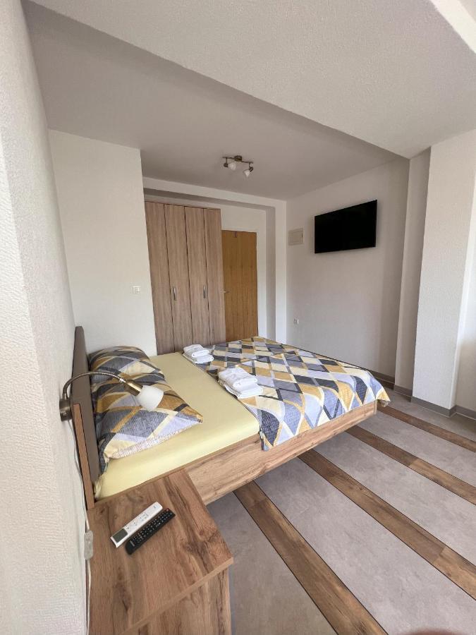 Apartmani Palme Funtana Exterior foto