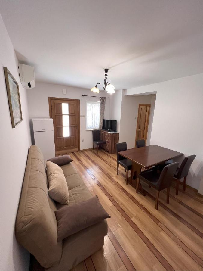 Apartmani Palme Funtana Exterior foto