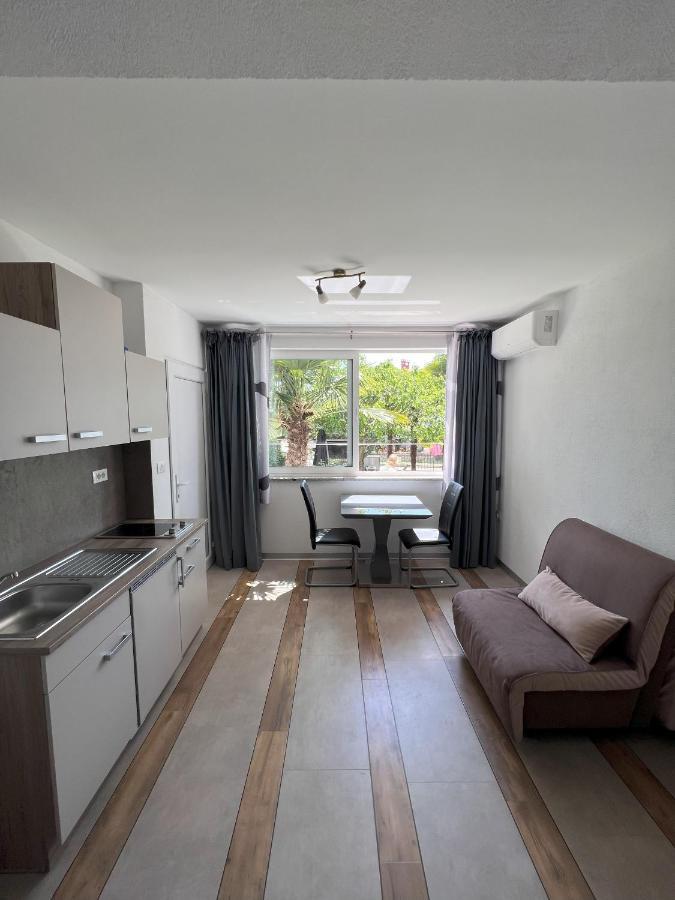Apartmani Palme Funtana Exterior foto