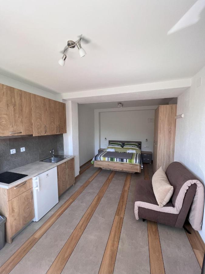 Apartmani Palme Funtana Exterior foto