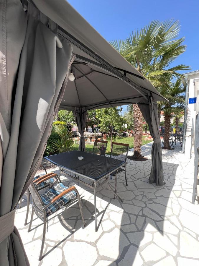 Apartmani Palme Funtana Exterior foto