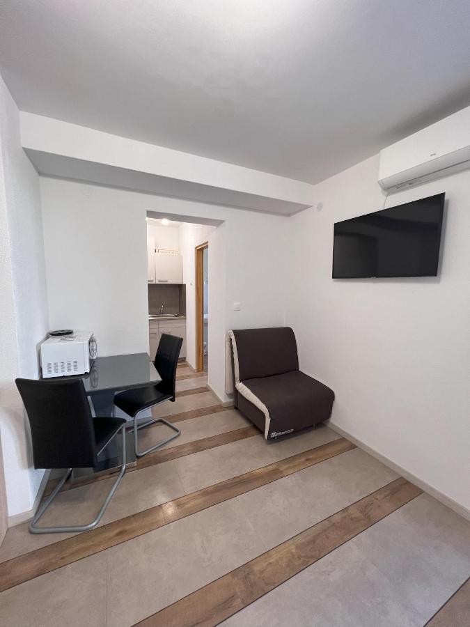 Apartmani Palme Funtana Exterior foto