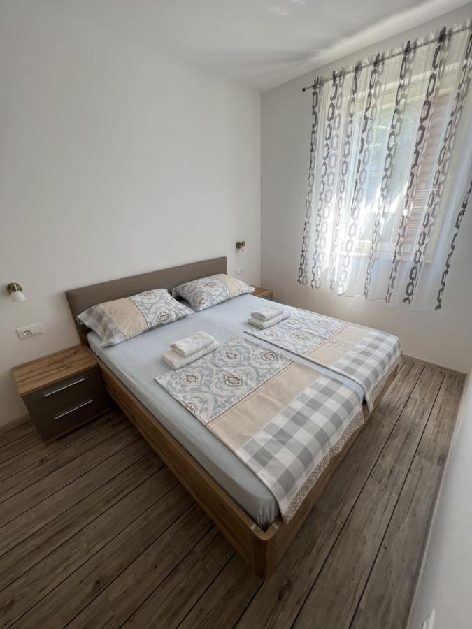 Apartmani Palme Funtana Exterior foto