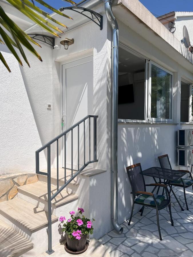 Apartmani Palme Funtana Exterior foto