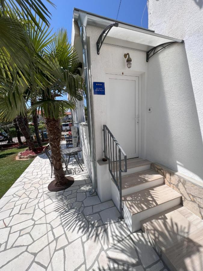 Apartmani Palme Funtana Exterior foto