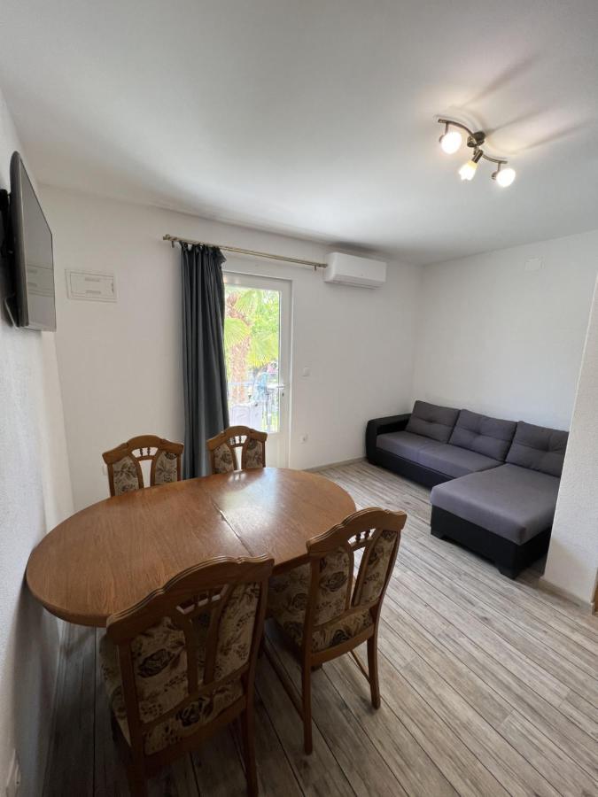 Apartmani Palme Funtana Exterior foto
