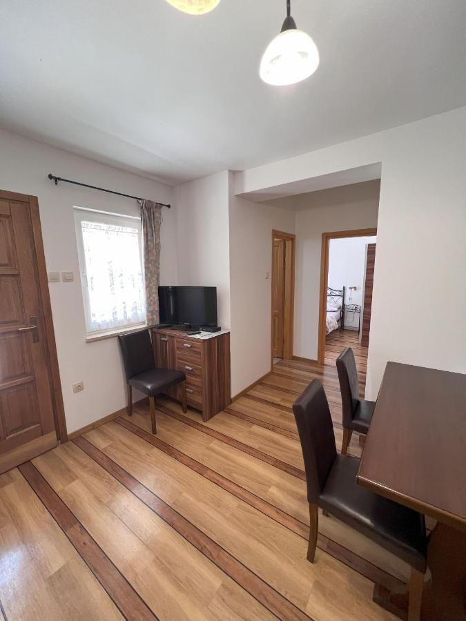 Apartmani Palme Funtana Exterior foto
