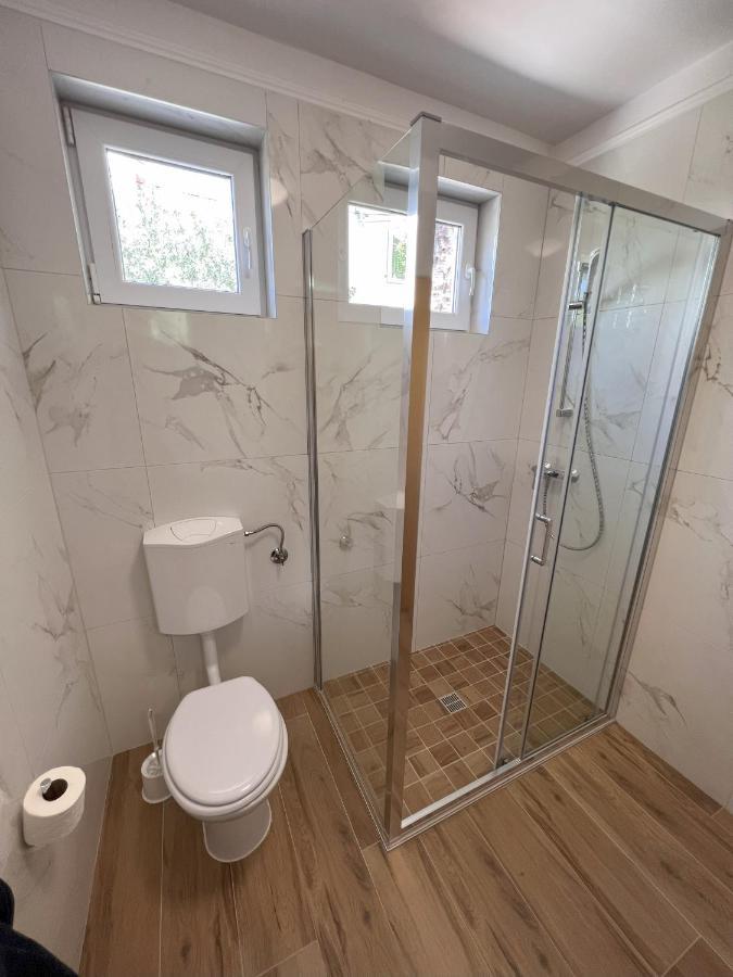 Apartmani Palme Funtana Exterior foto