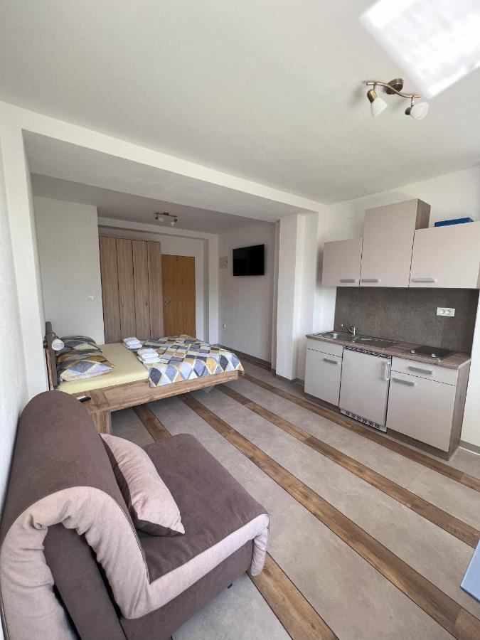 Apartmani Palme Funtana Exterior foto
