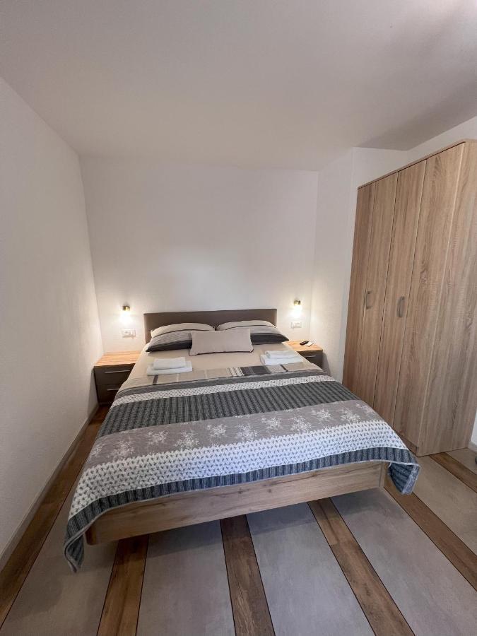 Apartmani Palme Funtana Exterior foto